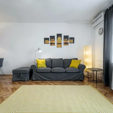 Bpr Park Loft Studio With Balcony & A/c
